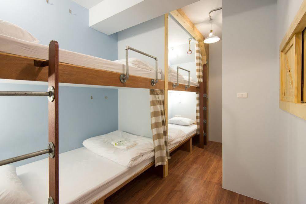 Barn & Bed Hostel Bangkok Buitenkant foto